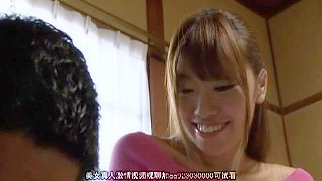 性感熟女与她古怪的儿子和两个壮汉的三人行