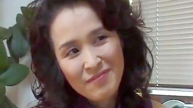 无码熟女日本母亲遗憾行为展露诱惑