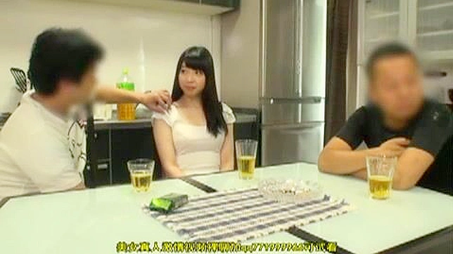 亚洲妻子与好友偷情被摄录