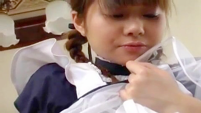 无码东方女仆湿穴与黄瓜插入体验