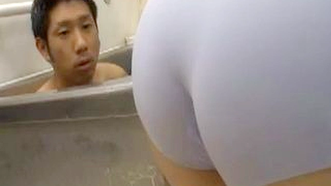 诱惑着火臀女佣在日本色情片中勾引年轻男子