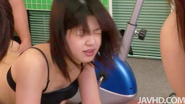 观看热辣运动美女在健身房被XXX全明星爱抚和操弄 - 立即享受！