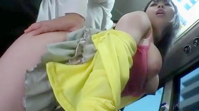 大胆巨乳的亚洲女在拥挤公交车上被疯狂干操