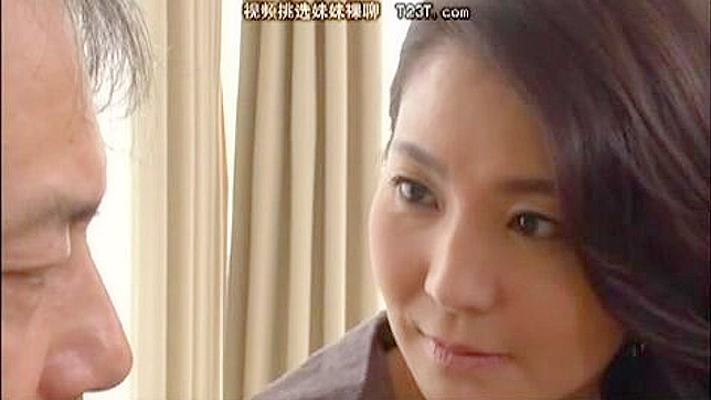 丰满人妻诱惑老陌生人进行激烈性爱体验