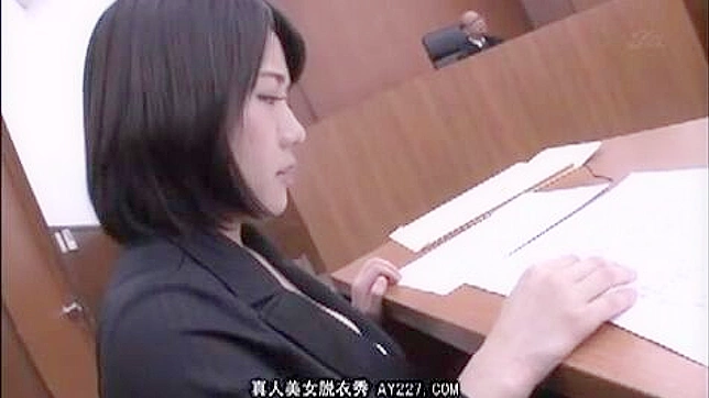 释放特朗普的力量—大胸熟女律师为正义而战