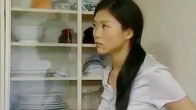 禁忌家族秘事：叔叔隐秘欲望初露端倪