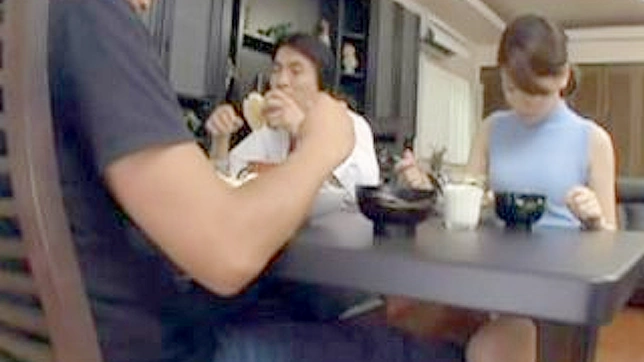 难以自制的欲望：亚洲情侣激情邂逅