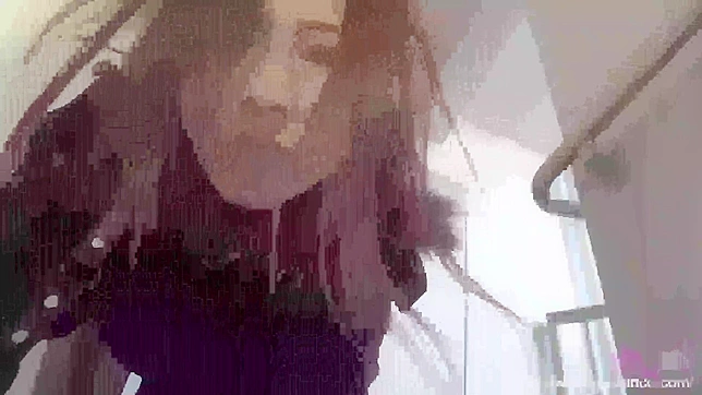 亚洲人被打断后在公共卫生间疯狂做爱