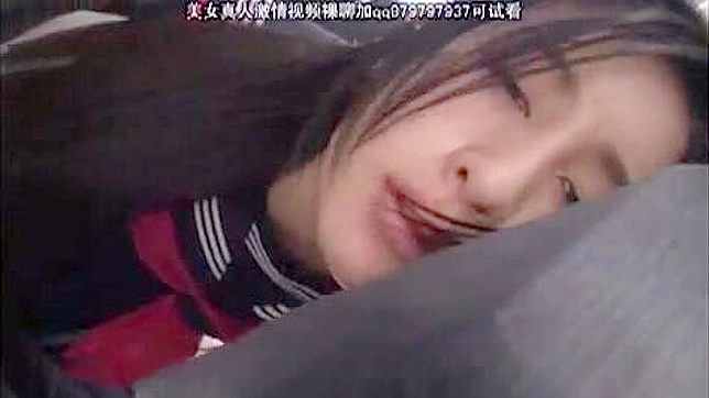 火车上拥挤的无辜挣扎