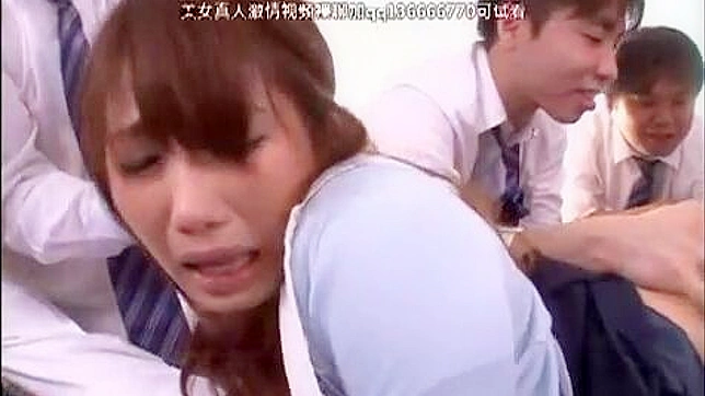 紫男们趁女孩独自在家进行疯狂群交