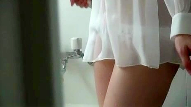 与性感继兄弟偷偷幽会无声中