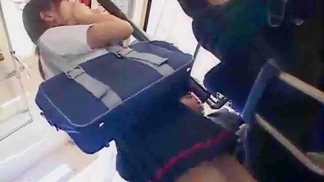 公共运输上群交：不幸的亚洲美女羞辱遭遇记