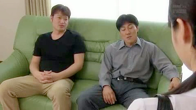 母亲的秘密情人在亚洲色情片中对女儿复仇