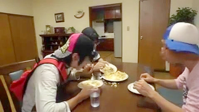 继母复仇记：少年养子行踪败露遭惩治