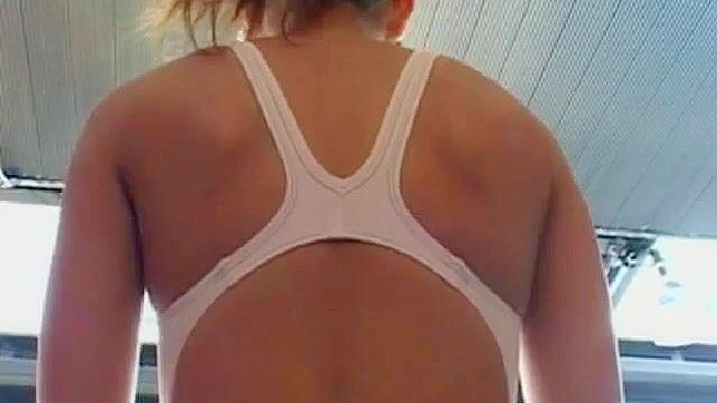 与两位亚洲女孩干性爱让他无比快乐