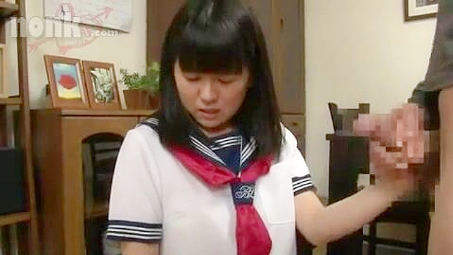 不幸少女在亚州色情片中遭养父严厉惩罚