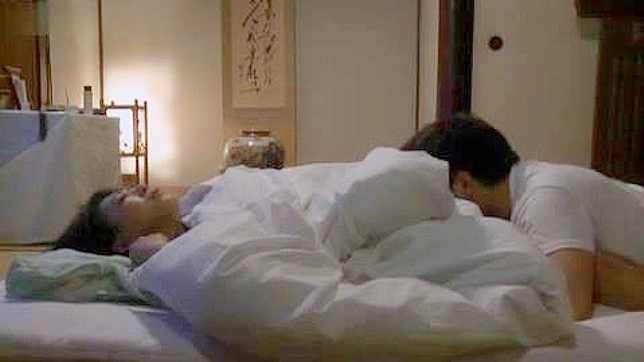 青山真希继母用极致热情在禁忌恋情中诱惑