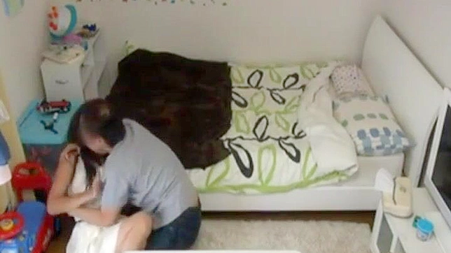 成熟日本美女在激情做爱中放纵狂野