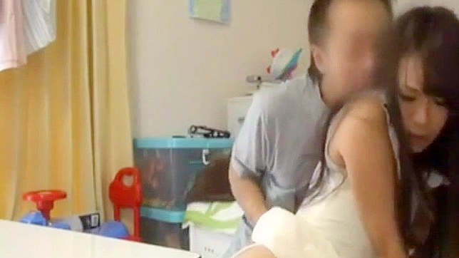 成熟日本美女在激情做爱中放纵狂野