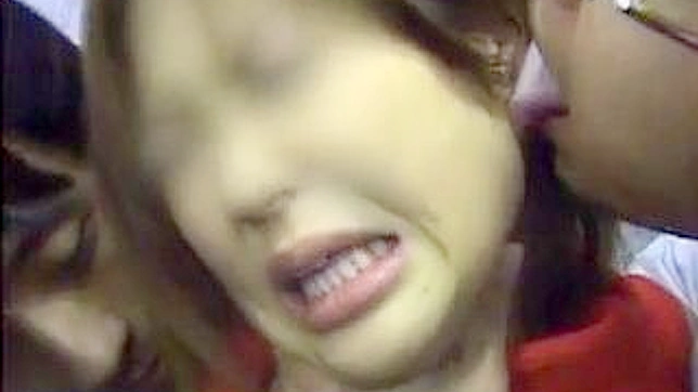 阳光下的疯狂熟女变身恐怖场景