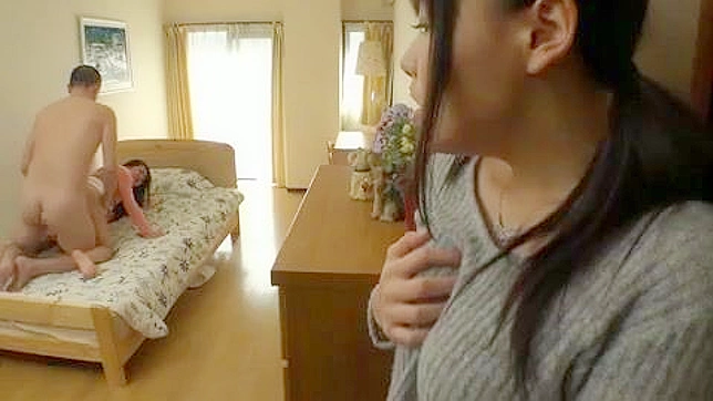 日式禁忌三人行：继兄与女佣共度激情夜未眠