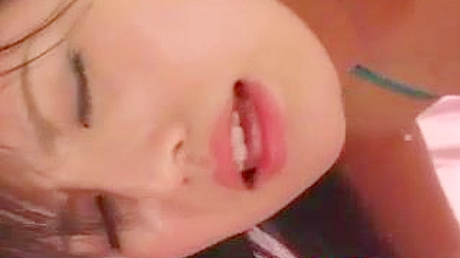 日本美人惊人的翘臀在XXX激情表演中露面