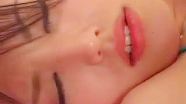 日本美人惊人的翘臀在XXX激情表演中露面