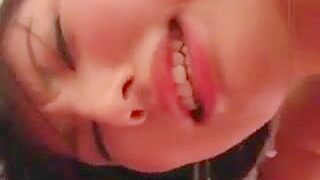 日本美人惊人的翘臀在XXX激情表演中露面