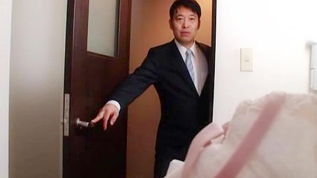 叔叔秘密欲望在学校女生口中爆发