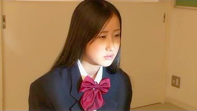 邪恶老师在教室对无辜女学生进行催眠攻击