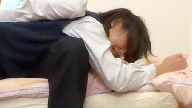 继父因晚归严厉教训年轻继女