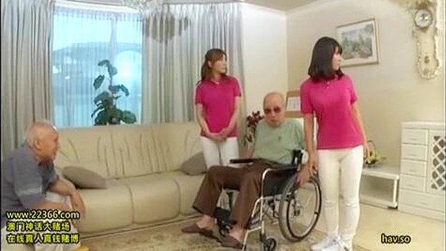 养老中心性丑闻曝光—吃伟哥的古怪爷爷袭击调皮护士