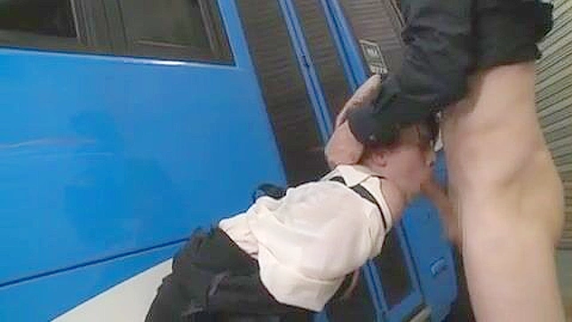 亚洲女警遭黑帮老大陷阱性剥削