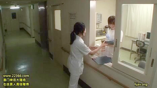 性感护士上班时被调皮病人惊艳到