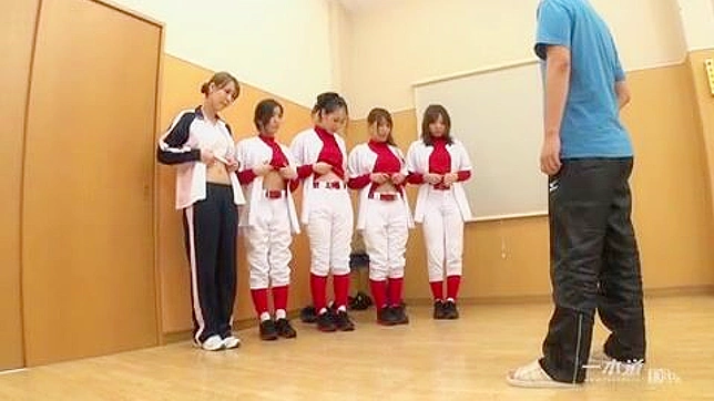 无删减丑闻：新棒球教练与女生越界互动