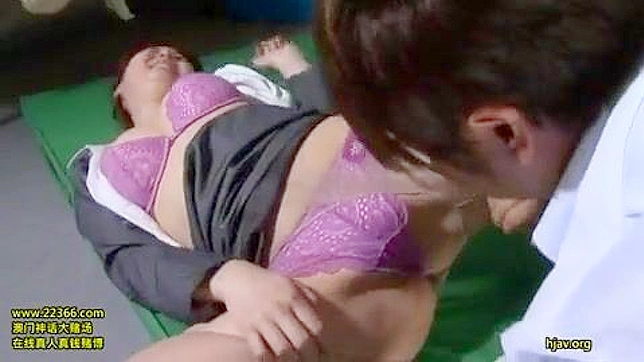 日式熟女老师与学生秘密恋情因出售考卷被抓现行