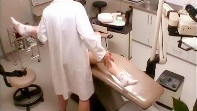 惊人!变态医生在私人检查时利用昏迷少女进行疯狂玩弄