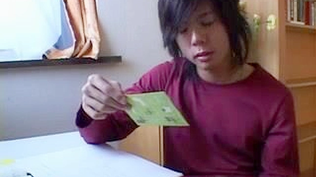 日本色情片中无法抗拒的热辣男孩