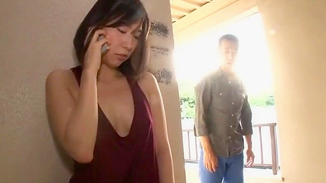 性感少女被老邻居在蒸汽走廊诱奸