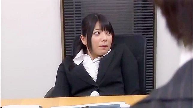性感女上司上原爱的秘密欲望在火热公司会议中被揭露