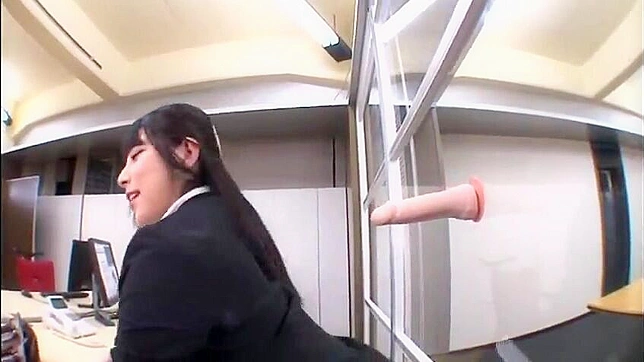 性感女上司上原爱的秘密欲望在火热公司会议中被揭露