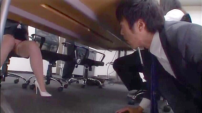 性感女上司上原爱的秘密欲望在火热公司会议中被揭露