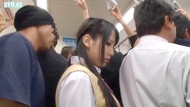 公车惊喜邂逅：与亚洲陌生人的青春狂野之旅