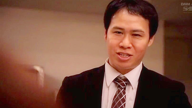 办公室偷情记 – 秘书当着绑住同事面与老板狂野做爱