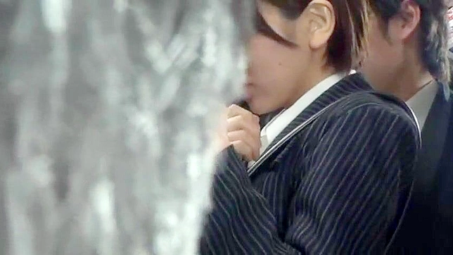 熟女变态公开淫戏：两人年轻JAV少女受虐狂享乐