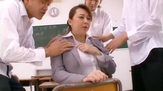 勒索巨乳教师的秘密学生性爱录像带