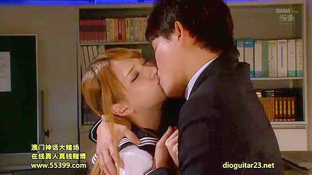 丰满同事与男友在热辣日式色情片中疯狂做爱