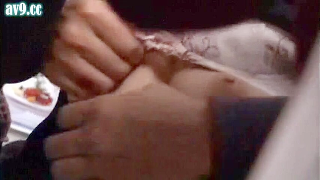 日本少女火车上疯狂群交狂欢