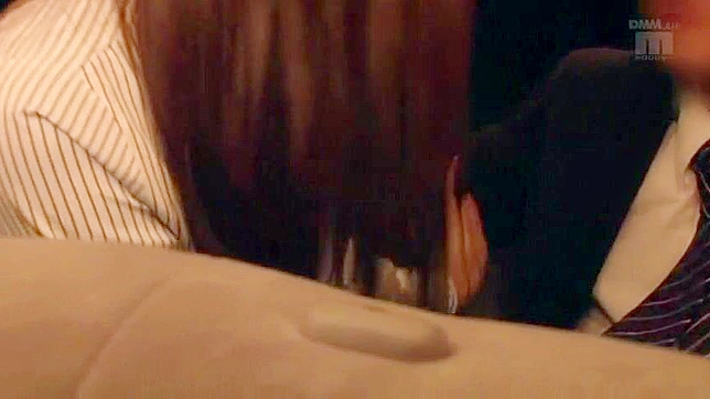 邻居发现日本女孩在车里自慰