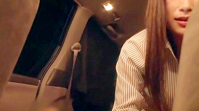 邻居发现日本女孩在车里自慰